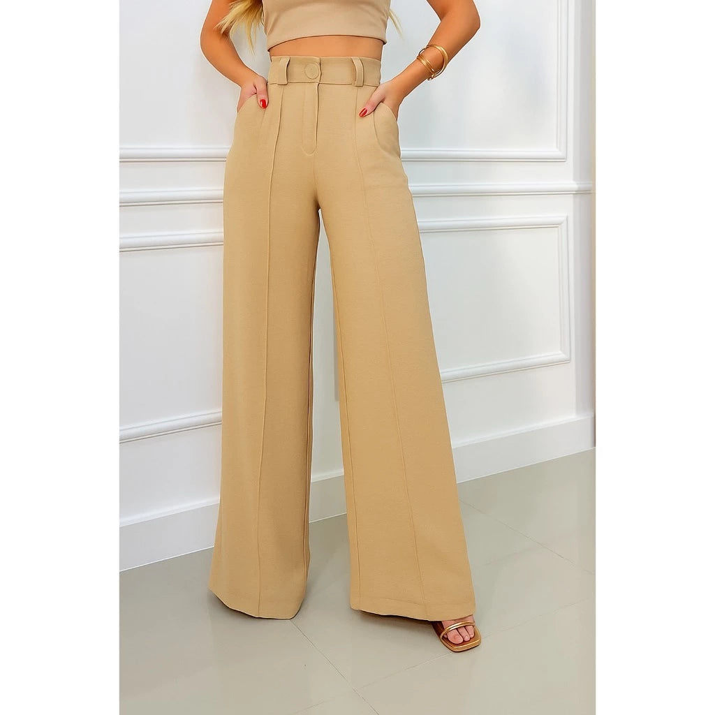 Calça pantalona duna em look casual chic com tênis branco
