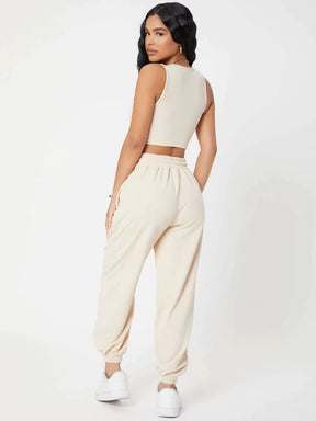 Detalhe da blusa sofisticada do Conjunto Bella com acabamentos refinados
