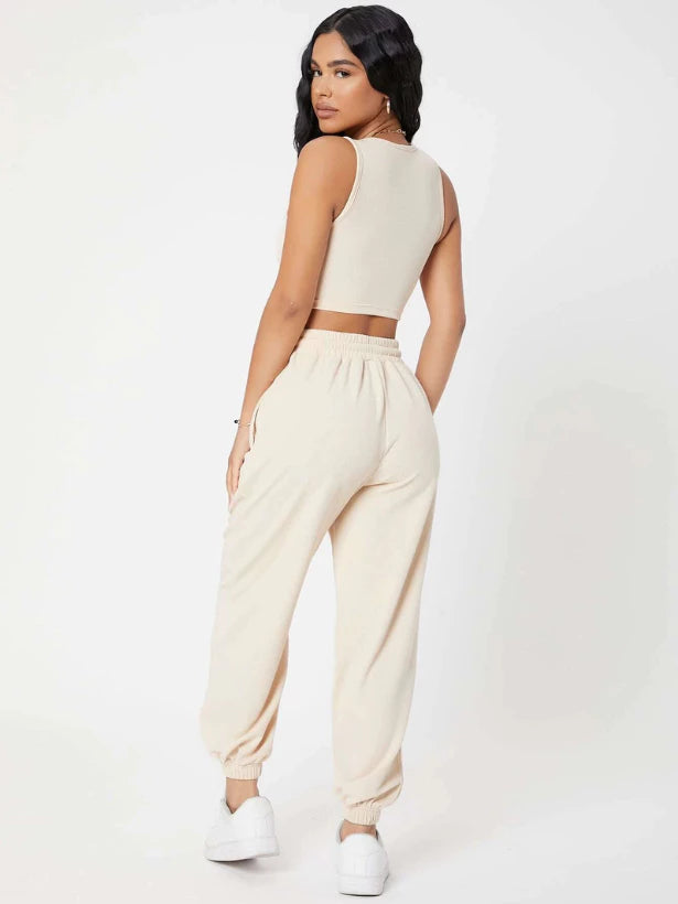 Detalhe da blusa sofisticada do Conjunto Bella com acabamentos refinados