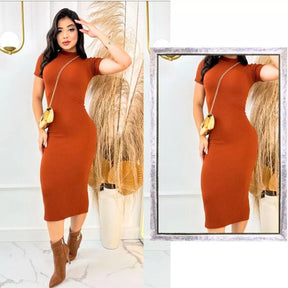 Vestido Aurora midi canelado detalhe das mangas e modelagem