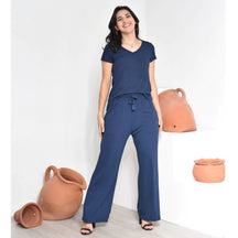 Conjunto Serena™ em Viscolycra com Calça Pantalona e Blusa Gola V - imagem 9