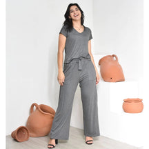 Conjunto Serena™ em Viscolycra com Calça Pantalona e Blusa Gola V - imagem 14