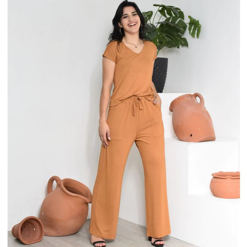 Conjunto Serena™ em Viscolycra com Calça Pantalona e Blusa Gola V - imagem 11