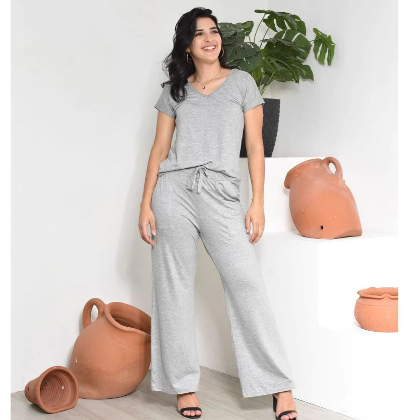 Conjunto Serena™ em Viscolycra com Calça Pantalona e Blusa Gola V - imagem 13
