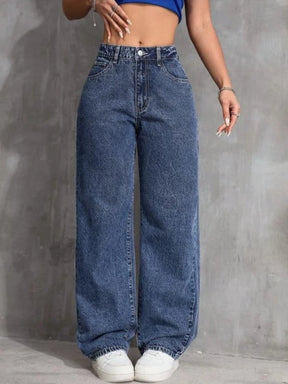 Calça wide leg jeans cintura alta em look completo feminino