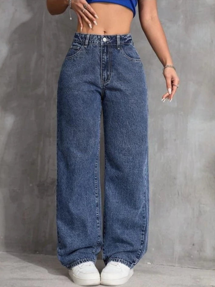 Calça wide leg jeans cintura alta em look completo feminino