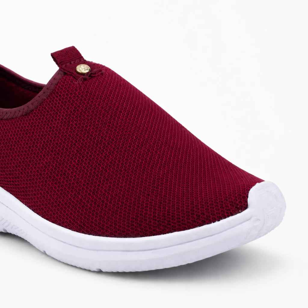 Vista lateral do Tênis Feminino ComfortShine com design elegante